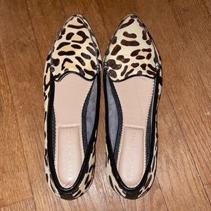 ***Never Worn*** Women’s Size 8 Flats